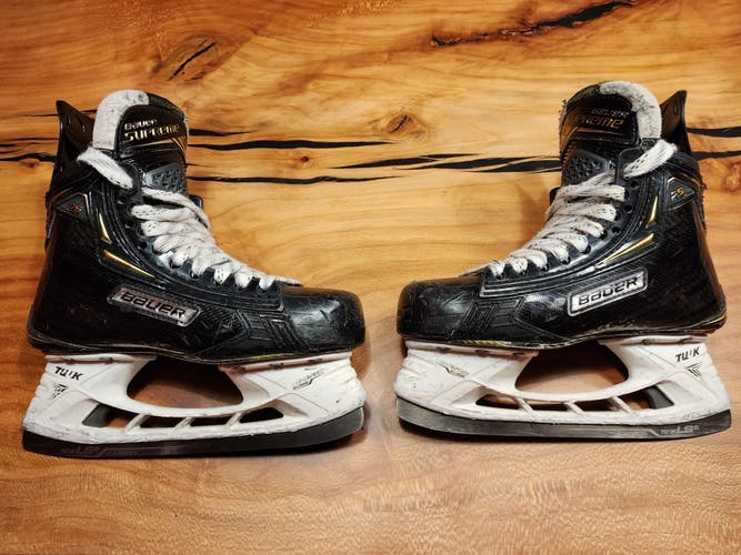 Junior Used Bauer Supreme 2S Pro Hockey Skates Regular Width Size 3