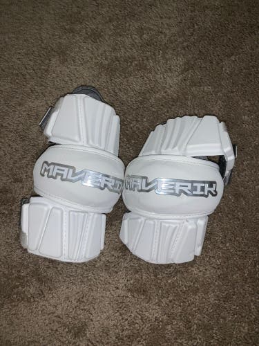 New Maverick Max elbow pads - Size Large