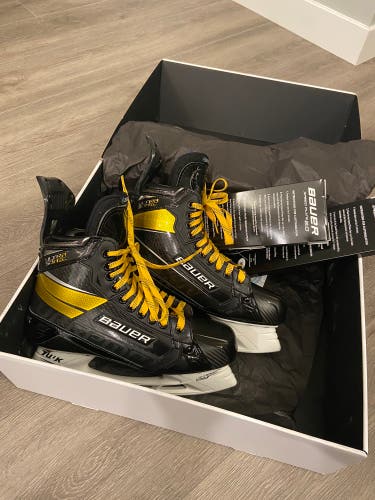 Almost New Bauer Supreme UltraSonic Custom Hockey Skates (R) 9 D (L) 8.75 D