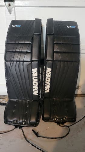 New 31" Vaughn Velocity V9 Goalie Leg Pads