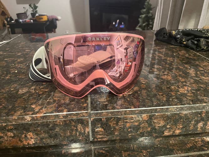 Oakley Flight Deck L Goggles Matte White/ Prizm Hi-Pink Lenses