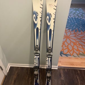 Atomic unisex skis