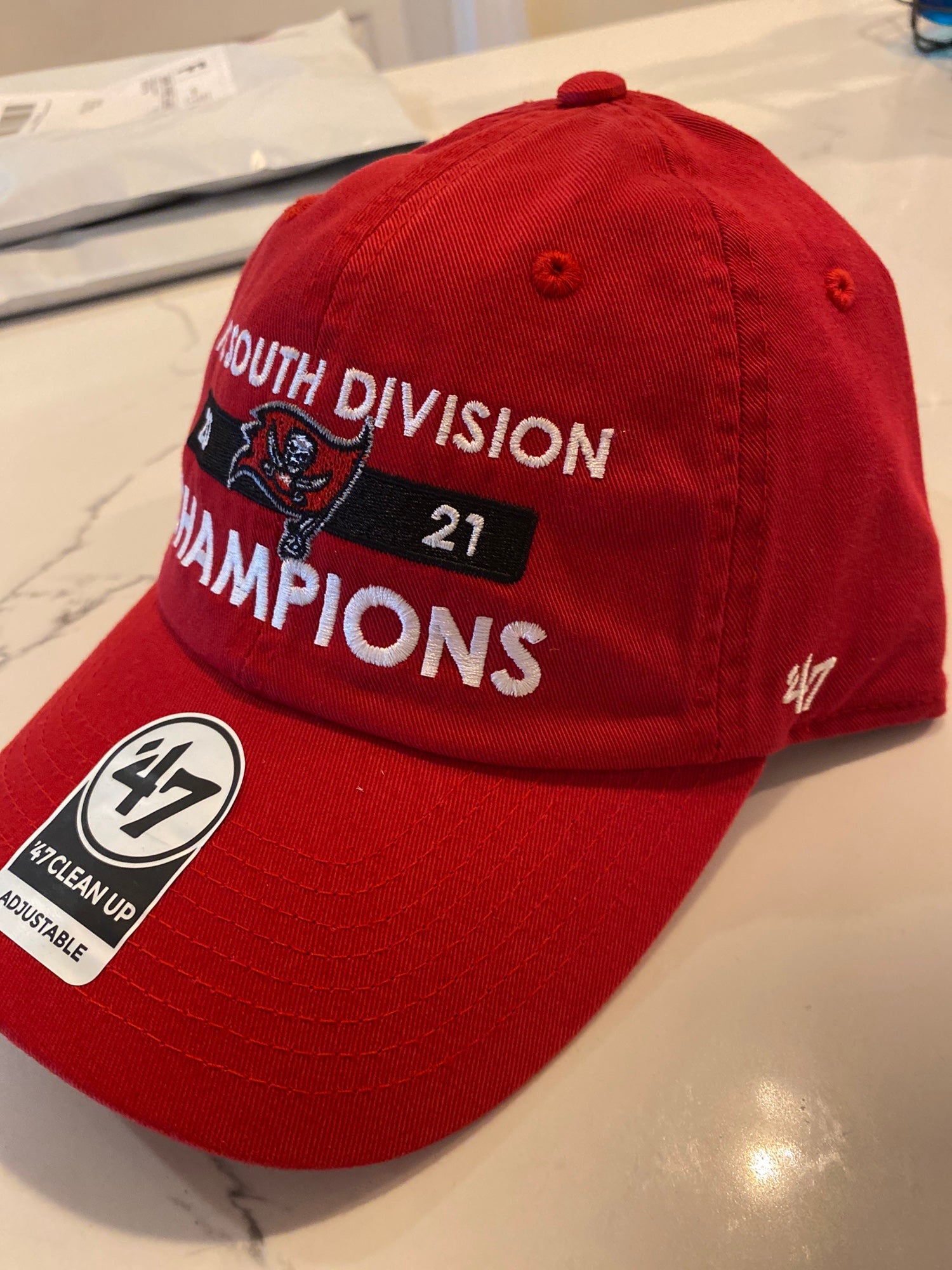 '47 Men's Red Tampa Bay Buccaneers 2022 NFC South Division Champions Clean Up Adjustable Hat