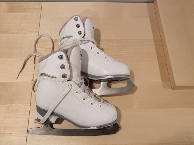 Used Jackson Mark I Figure Skates Size 12J