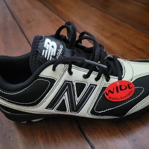 New Balance 4040 Youth Size 5.5 Molded Cleats - New