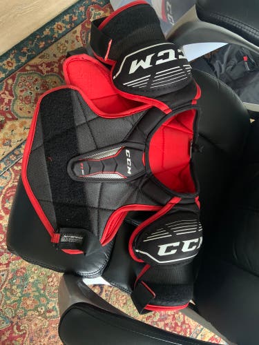 Junior Medium CCM JetSpeed FT350 Shoulder Pads