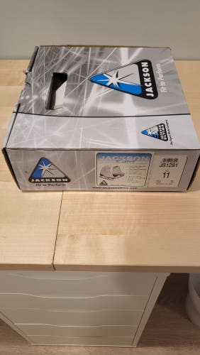 Used Jackson Figure Skates Size 11J
