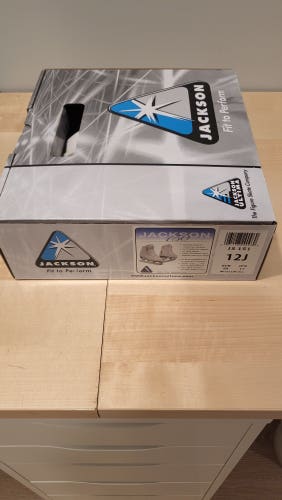 Used Jackson Figure Skates Size 12J