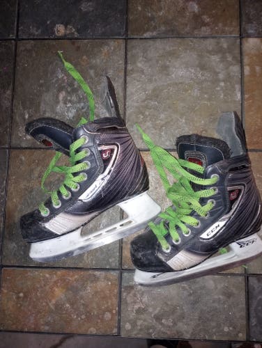 Youth Used CCM U CL Hockey Skates Regular Width Size 12