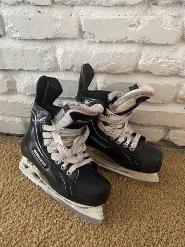 Used Bauer Supreme Hockey Skates Regular Width Pro Stock Size 5.5