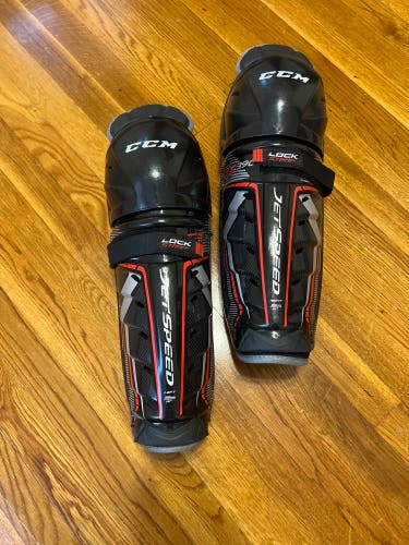 CCM  JetSpeed FT390 Shin Pads