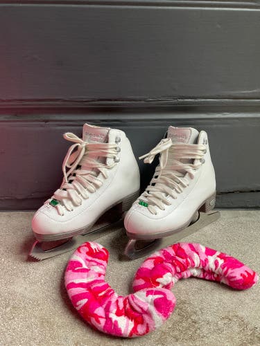Reidell Emerald Jr. Ice Skates (Kids 12 1/2) Includes Bag, Soft Guards, Hard Guard.