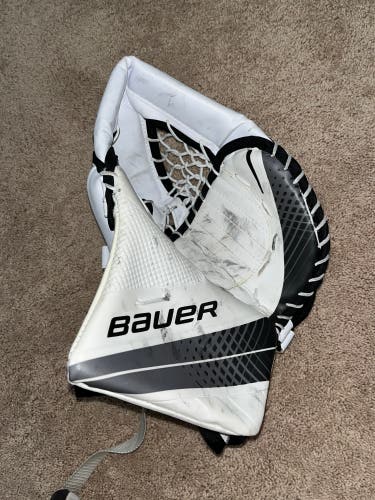 Used Regular Bauer X900 Intermediate Glove