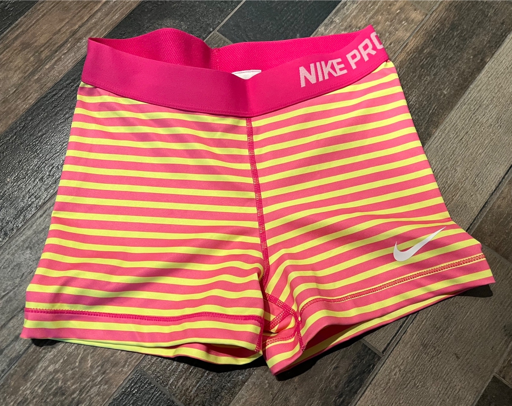 Women’s Nike Shorts Medium