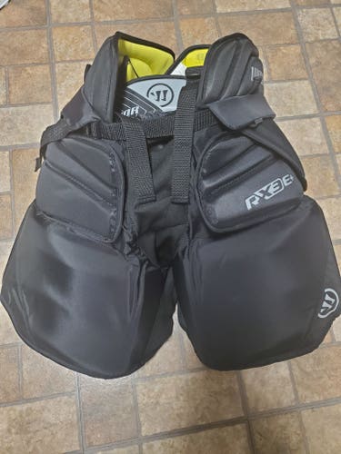 Intermediate M/L  New Warrior Ritual x3 E+ Hockey Goalie Pants