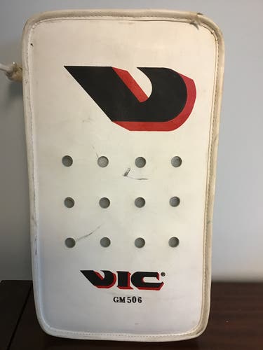Used Full Right hand Vic GM 506 goalie blocker
