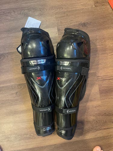 New Bauer Vapor x900 lite Shin Pads 17"
