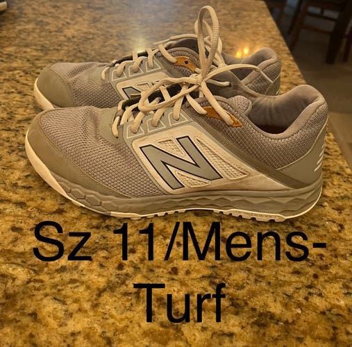 New Balance Mens Turf