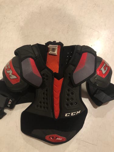 Ccm QLT 290 shoulder pads