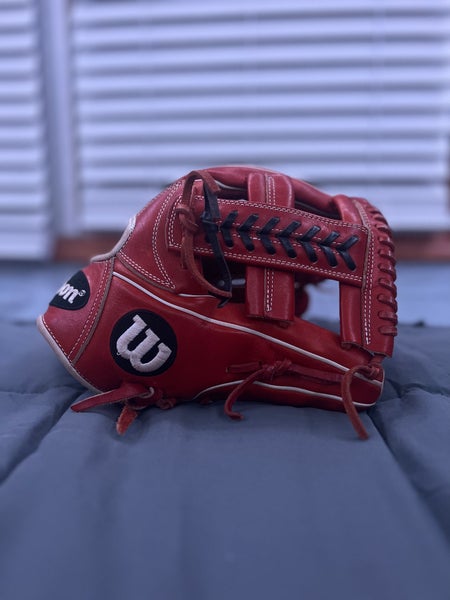 Used Right Hand Throw Wilson Infield A2000 Baseball Glove 11.75"