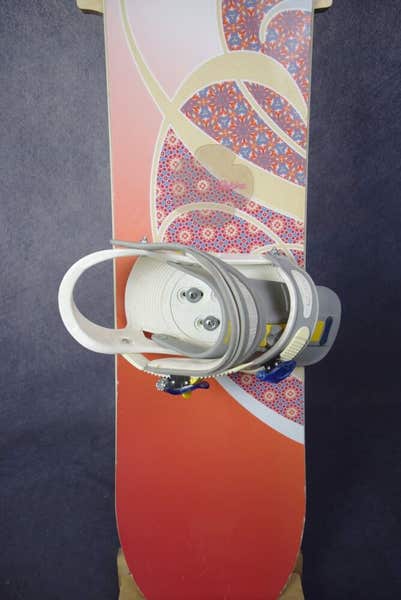 BURTON LUX SNOWBOARD SIZE 154 CM WITH BURTON LARGE BINDINGS