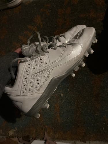 Adult Size 8.5 (Women's 9.5) Nike
