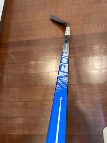 NEW Pro Stock Senior Left Hand P28M Vapor Hyperlite Hockey Stick