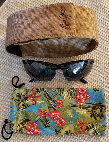Black Adult Maui Jim Banyan Sunglasses with Cloth and Case - Mint Condition