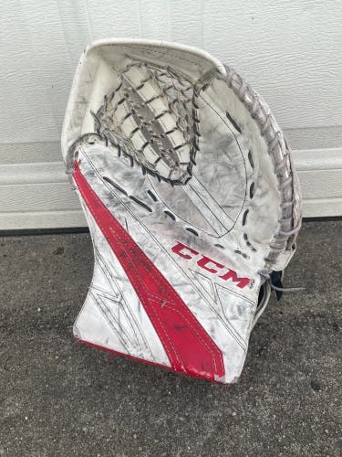 CCM Extreme Flex E4.5 Regular Junior Glove White/Red