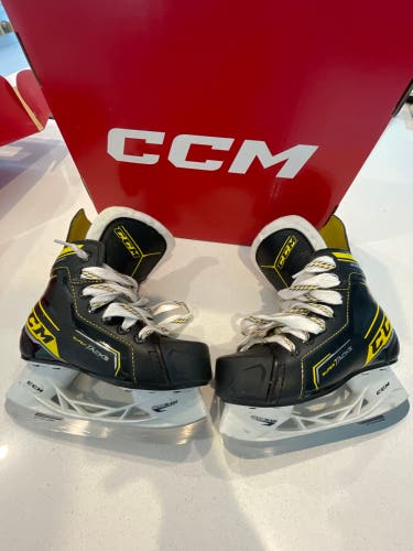 Used CCM Regular Width Size 12.5 Super Tacks 9380 Hockey Skates