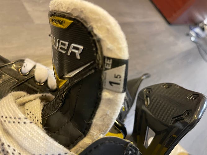 Youth Used Bauer Supreme 3S Pro Hockey Skates Extra Wide Width Size 1.5