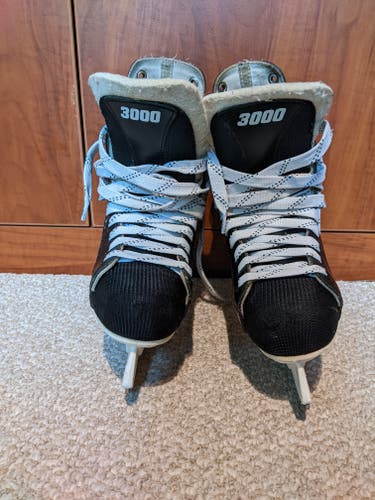 Youth Used CCM 3000 Hockey Skates Regular Width Size 5