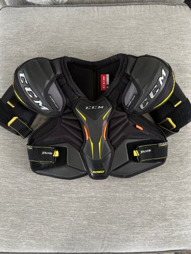 Senior Small CCM  Tacks 9080 Shoulder Pads