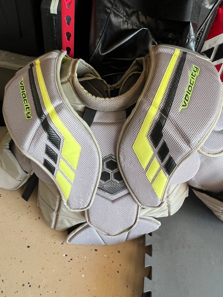 Used Medium Vaughn Velocity VE8 Pro Carbon Goalie Chest Protector