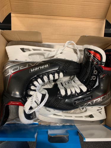 Intermediate Bauer Size 4.5 Vapor 3X Hockey Skates