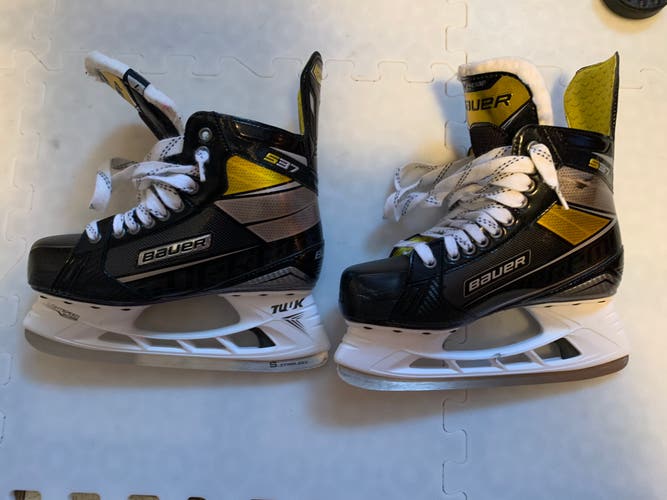 Used Bauer Regular Width  Size 7 Supreme S37 Hockey Skates