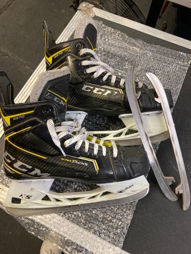 CCM Supertacks 9370 + extra brand new steel blades, Used- Great Condition, Ice Hockey Size 9 Skates