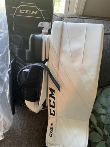 New 31" CCM Axis 1.9 Goalie Leg Pads