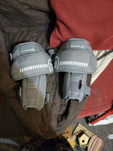 Used Warrior Ritual X goalie knee pads JR.