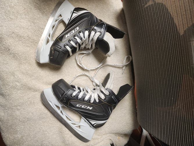 Youth Used CCM Tacks 9040 Hockey Skates Size 12
