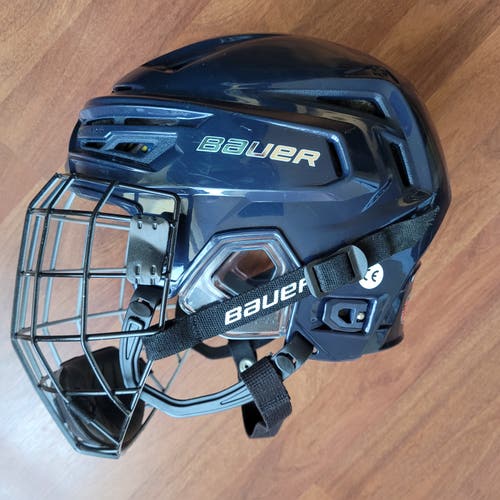 medium Bauer RE-AKT 150 combo oreo cage navy blue