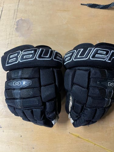 Bauer 10"  Nexus 9000 Gloves - Like new