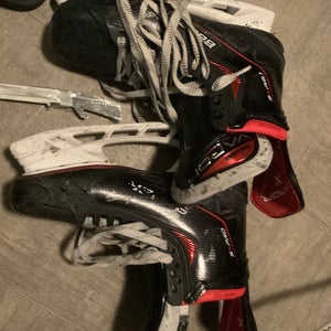 Used Bauer Regular Width  Size 8.5 Vapor 3X Pro Hockey Skates
