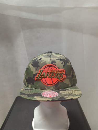 NWS Los Angeles Lakers Mitchell & Ness Camo Snapback Hat NBA