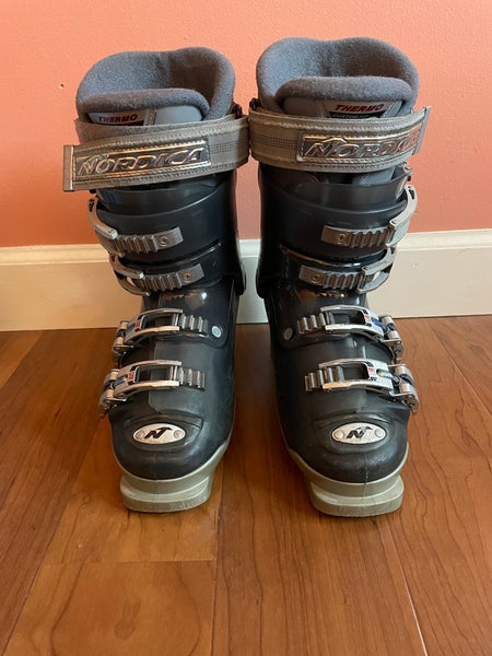 Women's Used Nordica All Mountain Beast 10 W Ski Boots Soft Flex