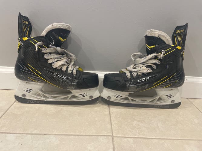 Used CCM Regular Width  Size 4.5 Super Tacks Hockey Skates (STEP BLACKSTEEL INCLUDED)