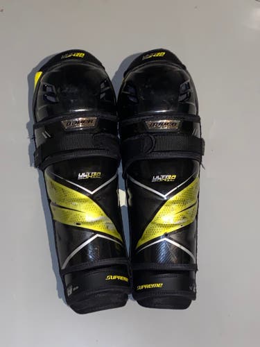 Used Bauer Supreme ultrasonic Shin Pads
