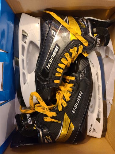 Senior New Bauer Supreme UltraSonic Hockey Skates Size 10