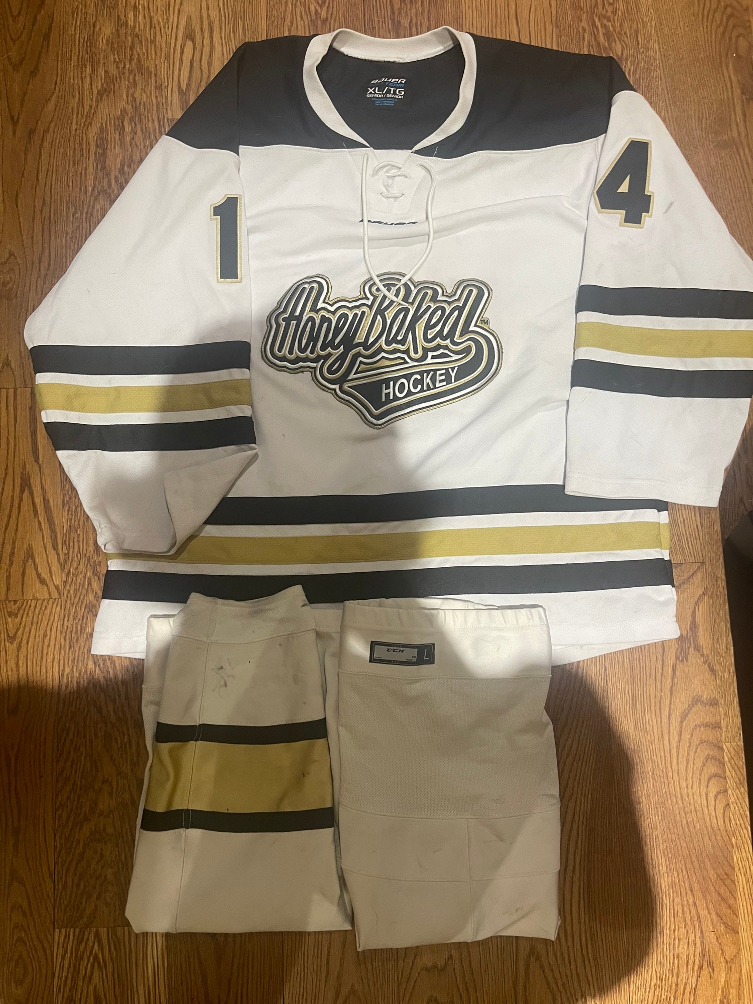 LA kings White Used XL CCM Jersey