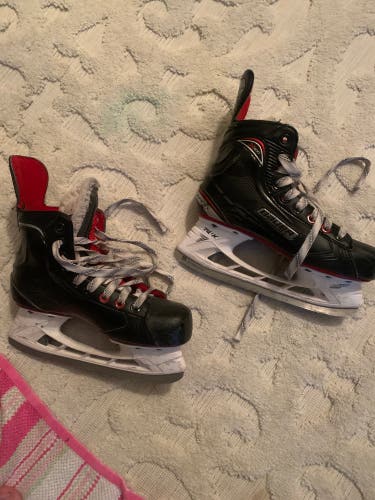 Used Bauer Regular Width Size 5.5 Vapor X500 Hockey Skates